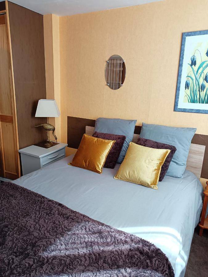 Appartement de vacances entier, Double Room in Pont-Audemer, Région de Bernay