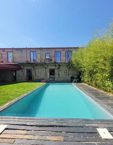 Gîte pour 10 personnes, avec terrasse et piscine ainsi que jardin et vue dans Alijó
