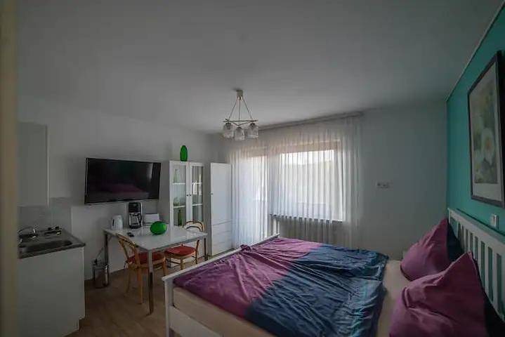 Ganze Ferienwohnung, Doppelzimmer, Dusche und Bad, Wc, Balkon in Neuenheerse, Bad Driburg