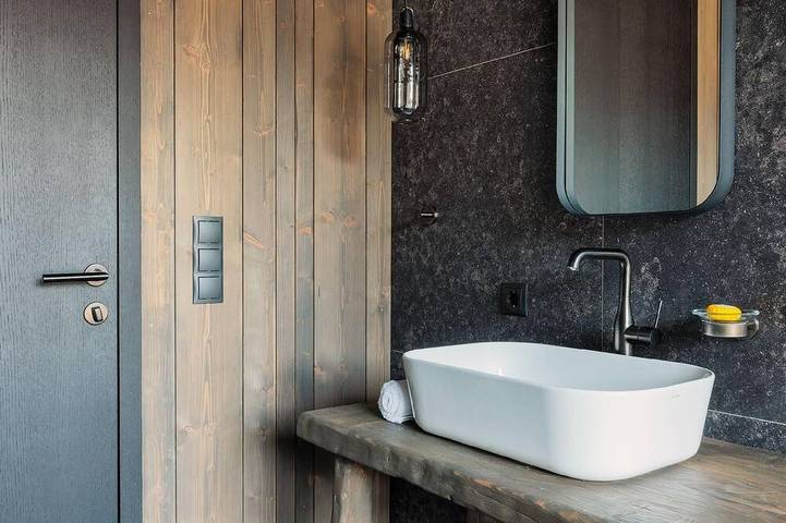 Chalet für 4 Personen, mit Pool und Balkon in Kappl