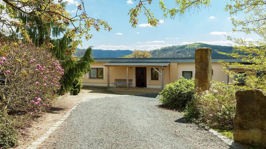 Ferienhaus für 3 Personen, mit Pool und Garten, mit Haustier