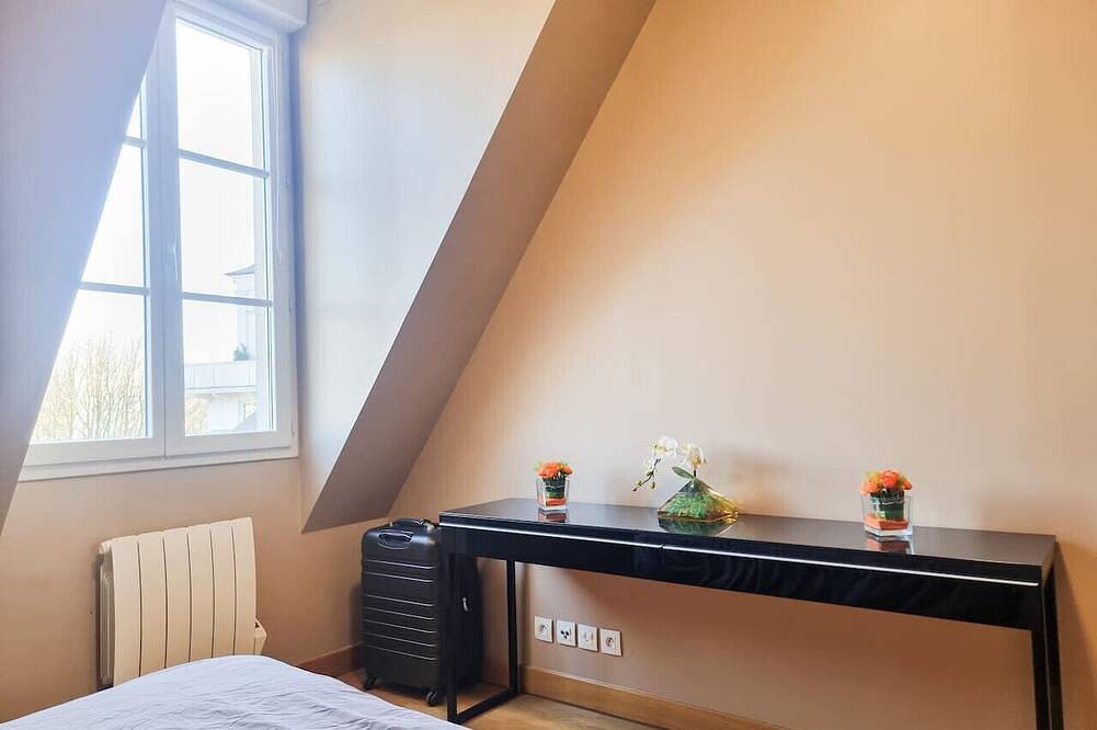 Appartement entier, Luxury 3 bedroom apartment in the city center in Le Plessis-Robinson, Hauts-de-Seine