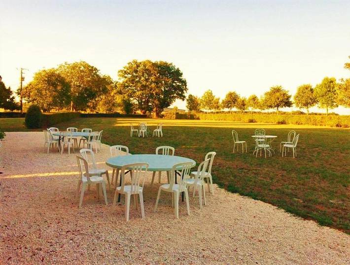 Location de vacances pour 15 personnes, avec Terrasse et Jardin ainsi que Piscine et Vue à Entrains-sur-Nohain - 2