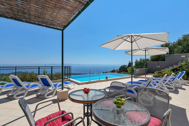 Villa mit pool für 8 Personen, mit Pool und Garten in Makarska