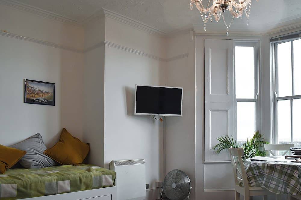 Flat 2 Beachview in Lowestoft, Sunrise Coast