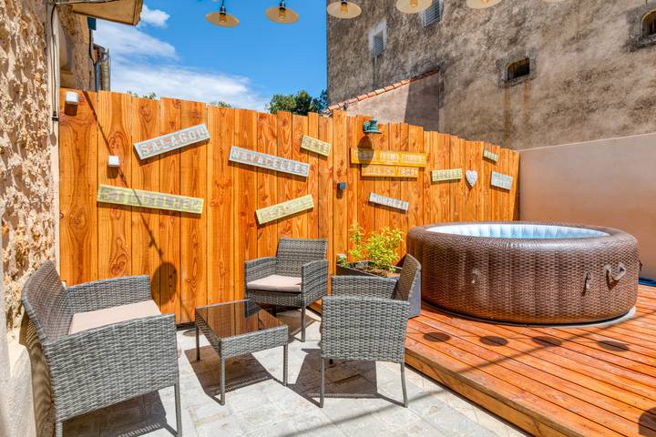 Location de vacances pour 4 personnes, avec jacuzzi à Aspiran