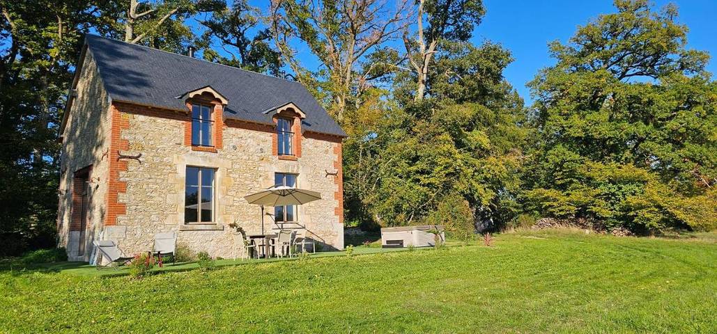 Location de vacances pour 5 personnes, avec jardin ainsi que piscine et vue, animaux acceptés à Les Montils - 2