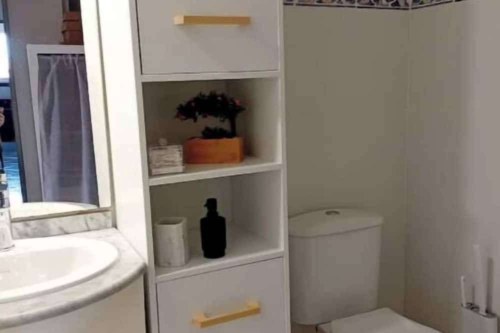 Appartement entier, Studio avc piscine commerces a 5 minute. Grd pinède au alentour quartier calme in Nissan-lez-Enserune, Côte méditerranéenne (France)