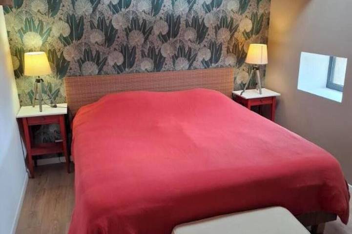 Location de vacances pour 6 personnes, avec jardin ainsi que terrasse et piscine à Bussière-Badil - 2