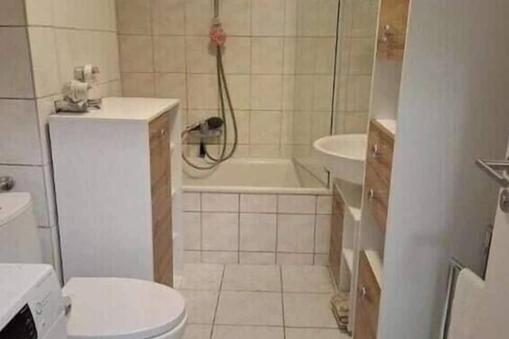 Ganze Wohnung, Ferienwohnung in Hanau mit Schwimmbecken in Hanau, Main-Kinzig-Kreis