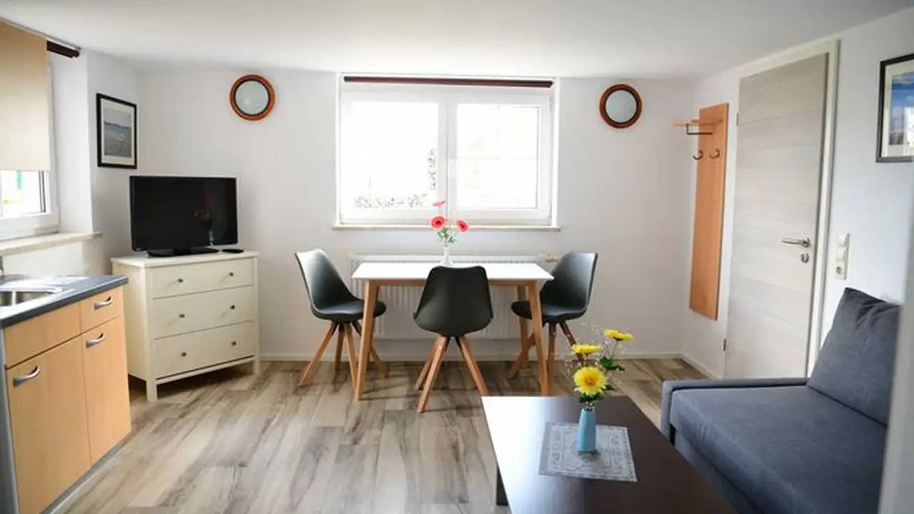 Geheel vakantieappartement, Vakantieappartement voor 3 personen met terras in Hohendorf, Wolgast