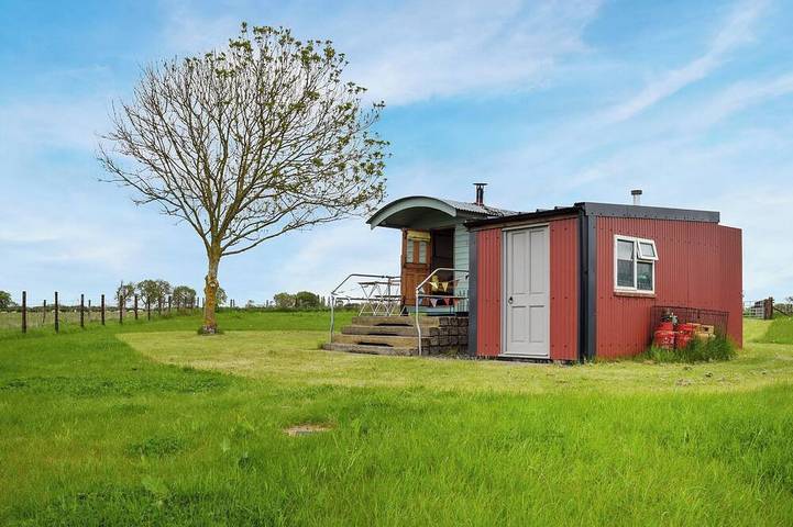 Glamping for 2 people, with garden in Northamptonshire