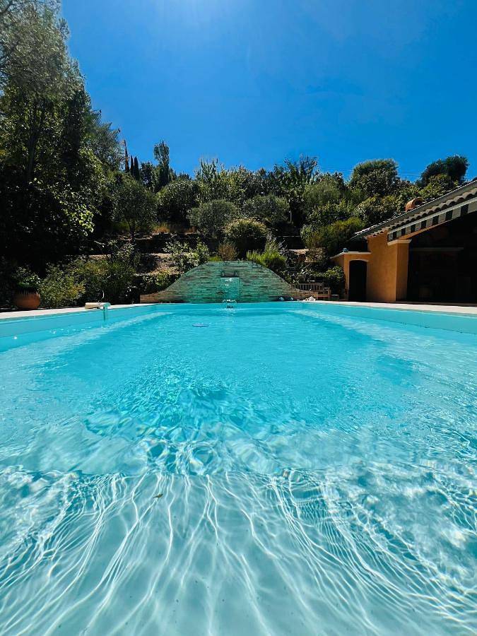 Chambre d’hôte pour 2 personnes, avec vue ainsi que piscine et jardin à Le Beausset - 3
