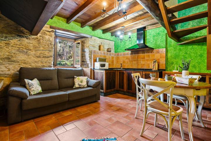 Landhaus 'Eiron' mit gemeinsamer Terrasse, privatem Garten und Wi-Fi in Ortigueira, Rías Altas