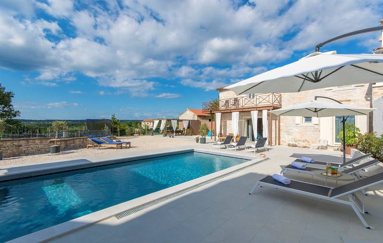Villa pour 8 personnes, avec Balcon/Terrasse ainsi que Jardin et Piscine à Selina