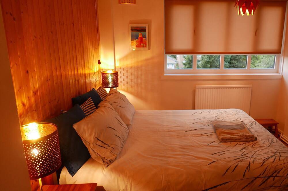 Superior double room with view over north London in Hackney, Londres