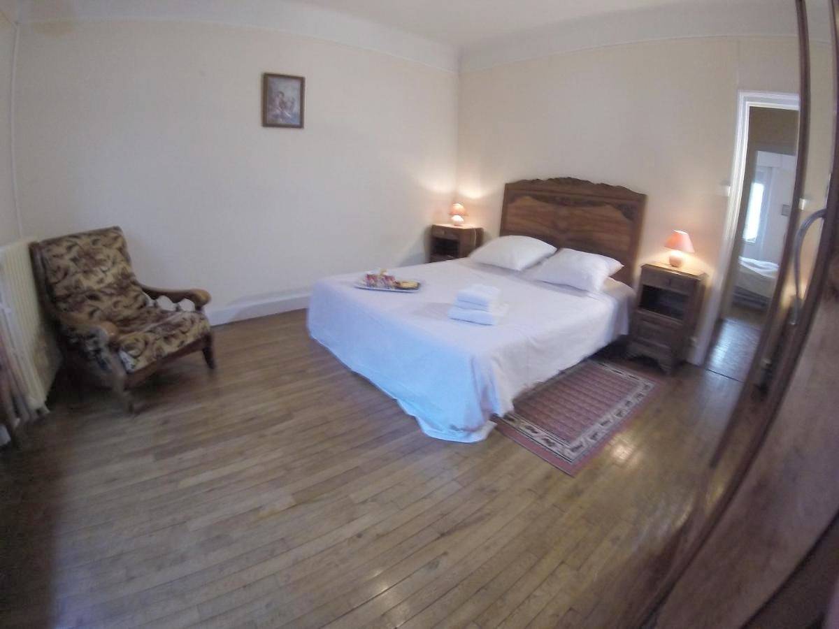 Appartement entier, Apartment with Mountain View in Vic-sur-Cère, Région d'Aurillac