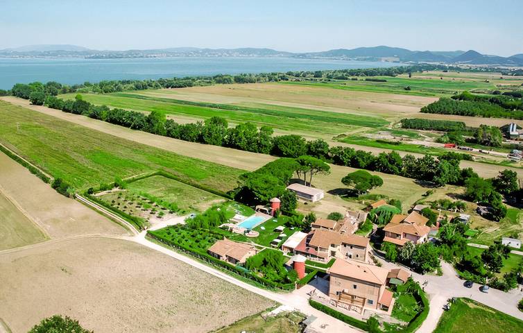 Tranquilo apartamento con vistas al lago, piscina y WiFi in Castiglione del Lago, Lago Trasimeno
