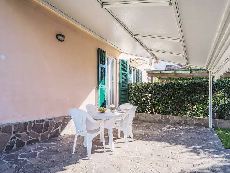 Apartamento entero, 3 estancias 4 Personas in Ameglia, Municipio de Ameglia
