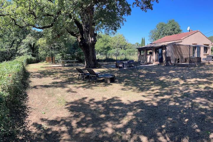 Location de vacances pour 7 personnes, avec jardin, animaux acceptés à Vins-sur-Caramy