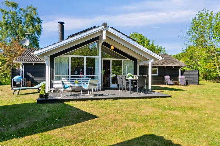 Ferienhaus für 8 Personen, mit Terrasse und Sauna sowie Whirlpool auf Seeland