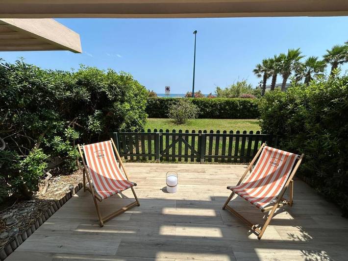 Gîte pour 4 personnes, avec vue et terrasse dans Plage de la Pierre au Tambour