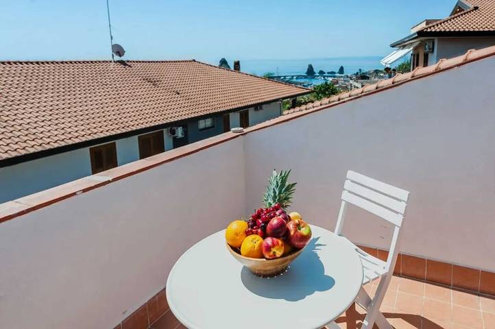 Gîte pour 9 personnes, avec terrasse à Aci Castello - 2
