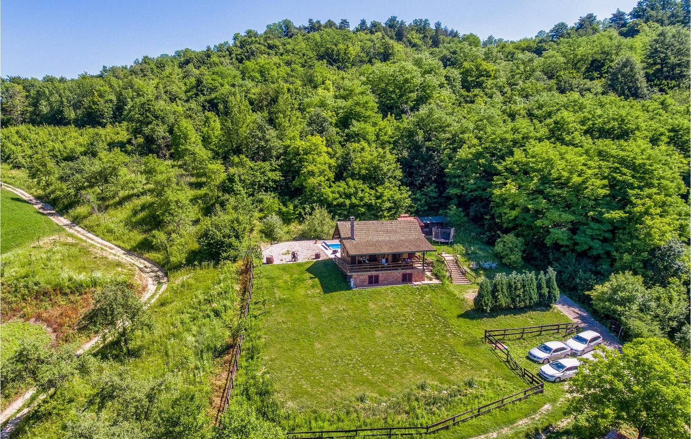 Modern appartement met 1 slaapkamer, zwembad, wifi en terras in Krapina-Zagorje