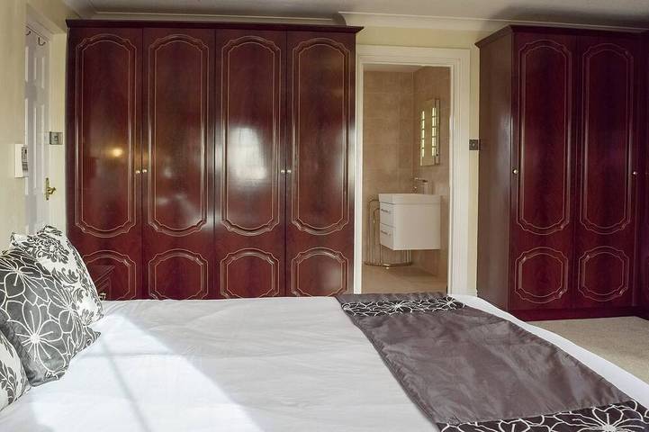 5 bedroom accommodation in Abbots Salford, near Stratford-upon-Avon in Salford Priors, Warwickshire