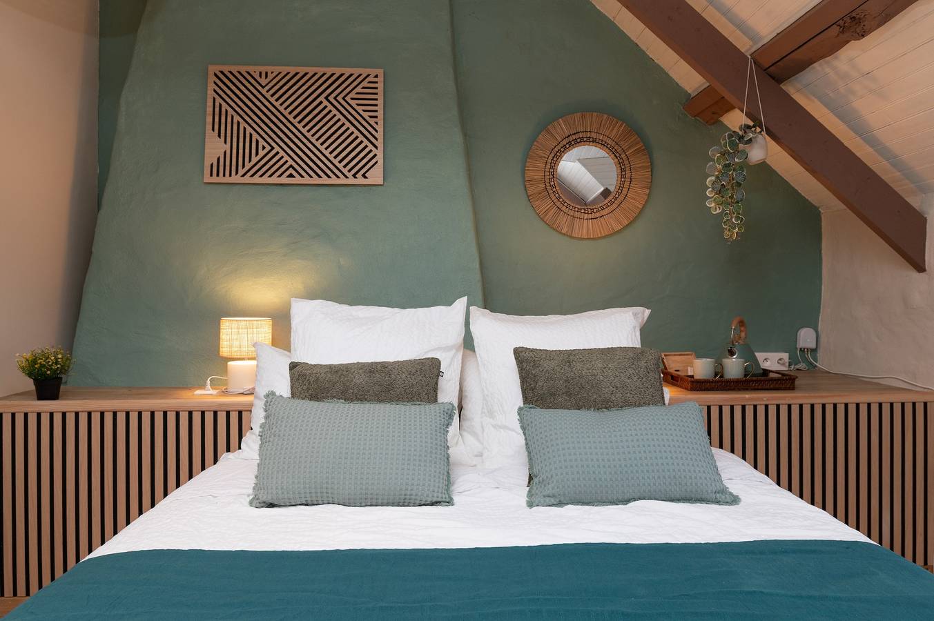 Maison d’hôtes « Chambre Carnac » avec salle d'eau et Wc privatifs, jardin et coin salon partagés. in Guilligomarc'h, Région de Quimper