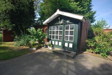 Ferienhaus für 2 Personen, mit Terrasse und Garten in Uplengen