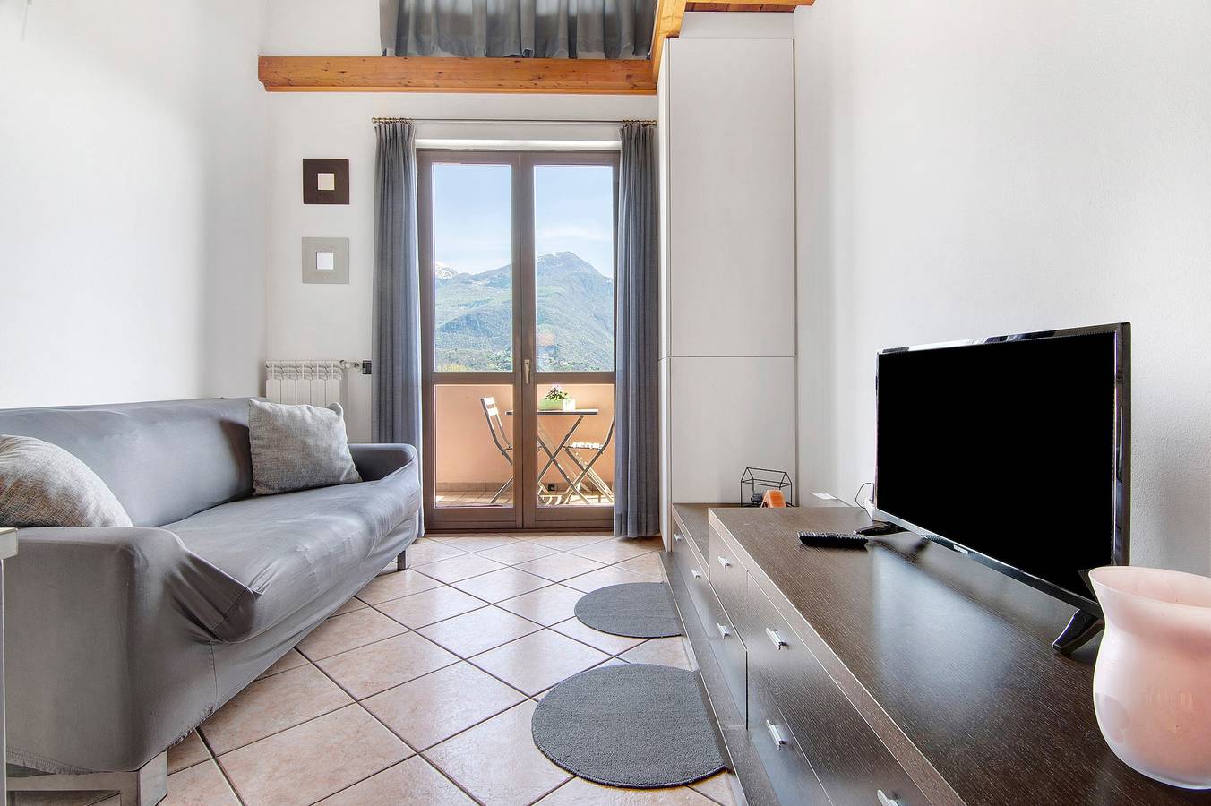 Ganze Wohnung, Ferienwohnung 'Casa Vacanze Vigna Del Lago' mit Blick auf den See, Gemeinschaftspool und Wlan in Dongo, Comer See