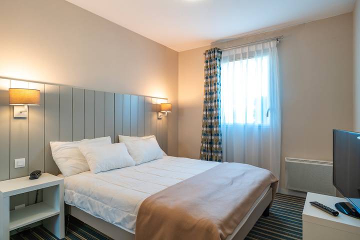 Gîte pour 4 personnes, avec terrasse ainsi que jardin et piscine à Concarneau - 4