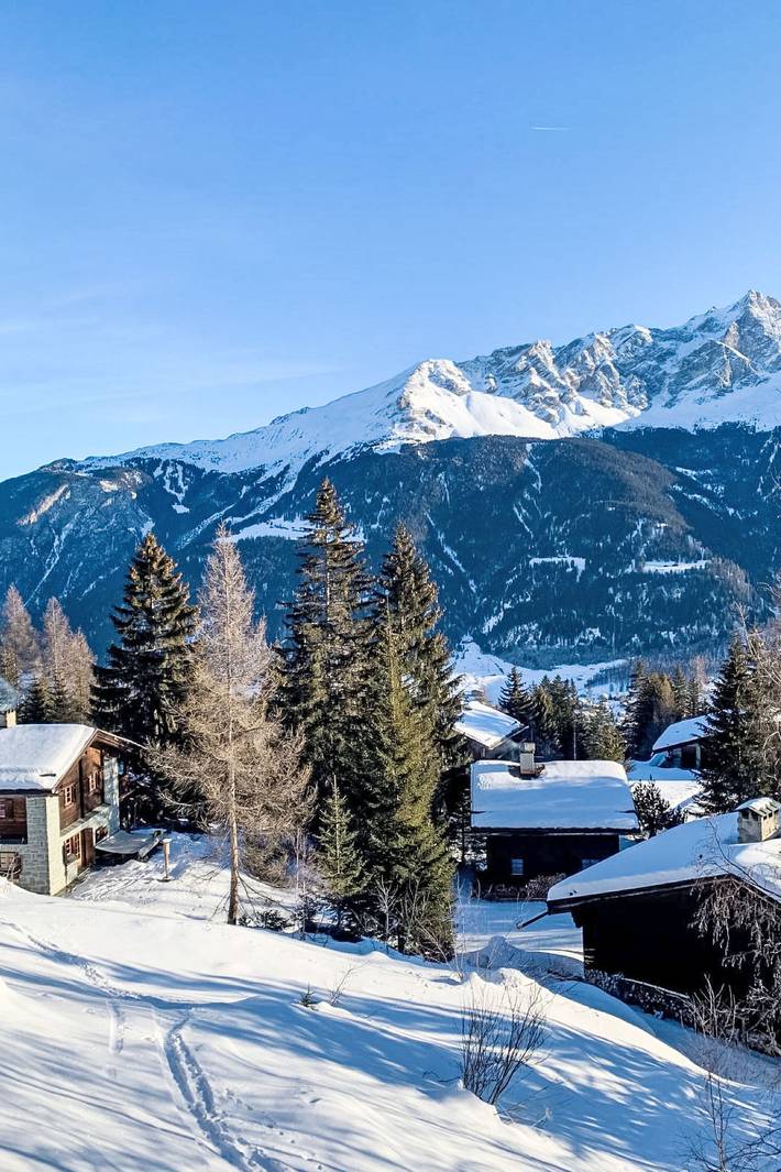 Ferienwohnung für 6 Personen, mit Terrasse und Garten sowie Ausblick im Engadin