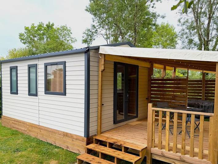 Camping Paradis - Domaine de Bellevue - Mobilhome 2 personnes - Gamme Cocoon Spa – 1 ch – 2 pers - Climatisation in Saint-Christophe-du-Ligneron, Vallée de la Loire