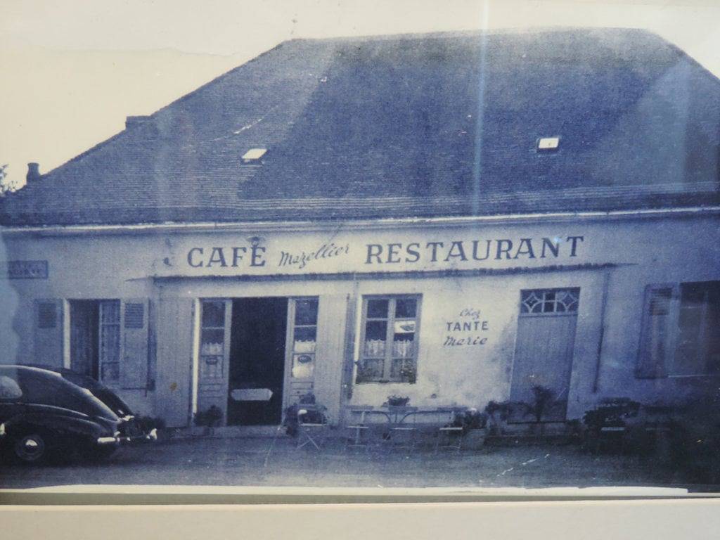 Le Relais Saint Ange Chambres et table d'Hote de 1 à 12 personnes - La chambre Tulipe in Hauterive (Allier), Région de Vichy