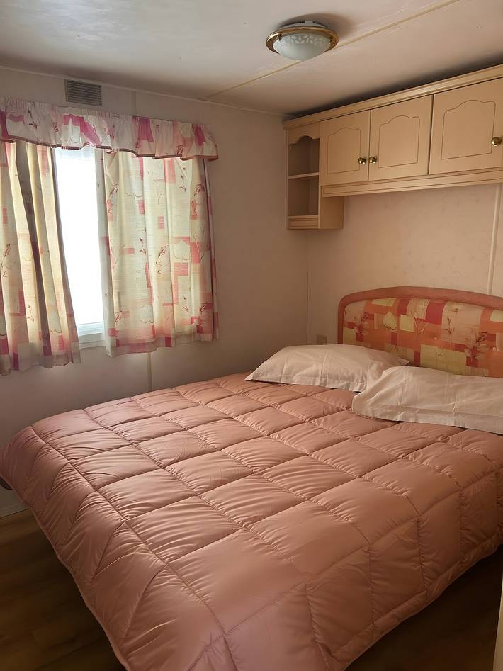 Mobil-home 'Chalet Bougainvillea' avec vue sur la montagne, Wi-Fi et climatisation in La Londe-les-Maures, Parc national de Port-Cros