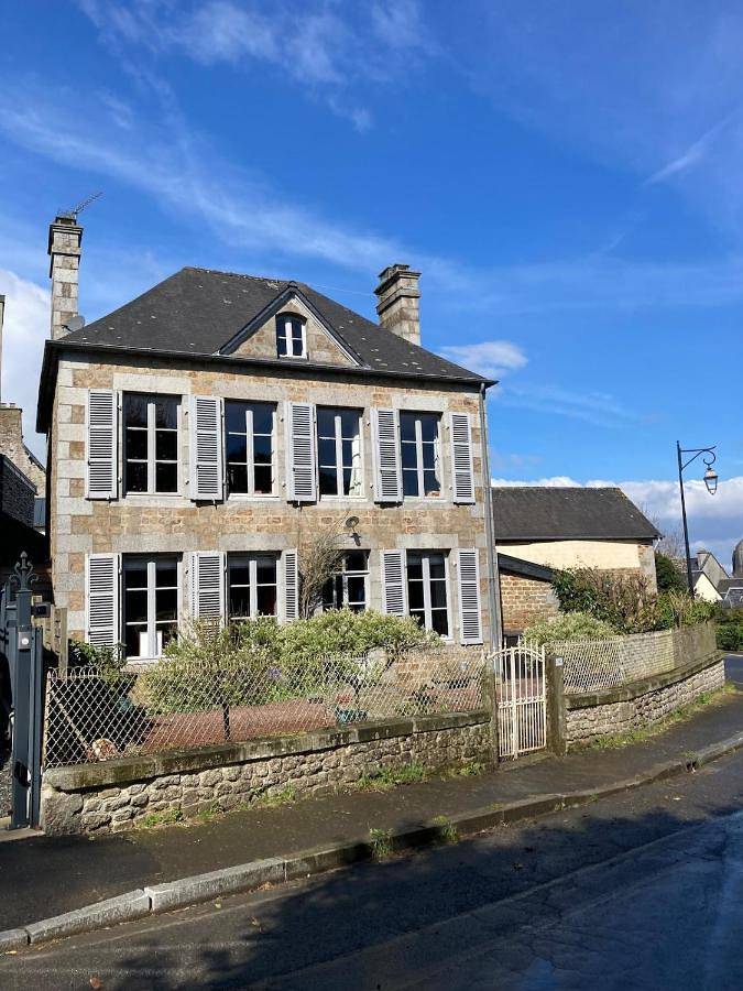 Location de vacances pour 11 personnes, avec jardin à Saint-Sever-Calvados