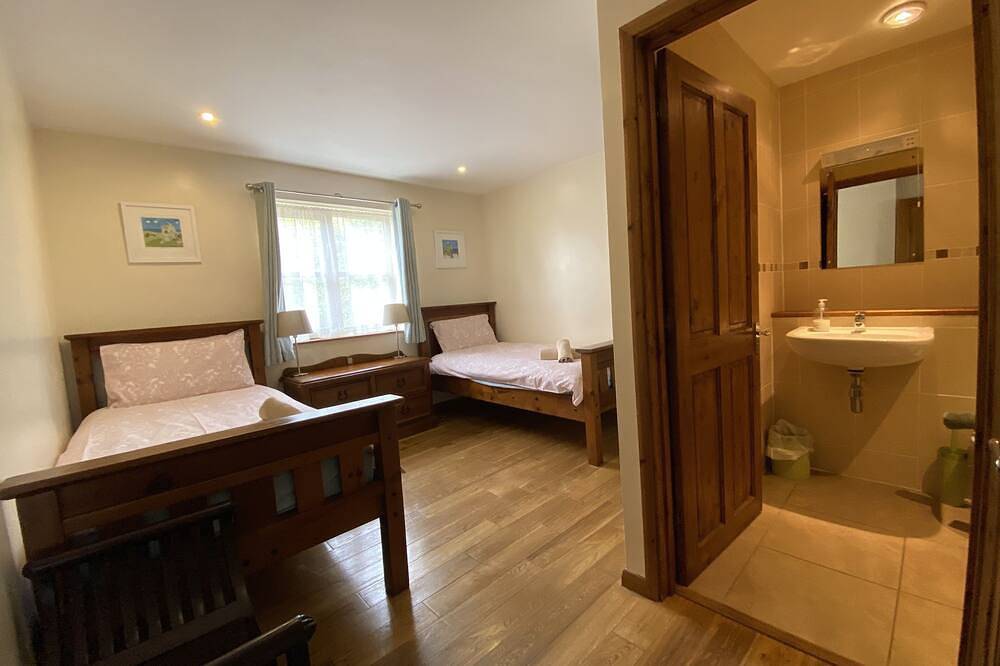 Ash - Luxury cottage with great views,  with fishing, indoor pool & gym. in Cornwall