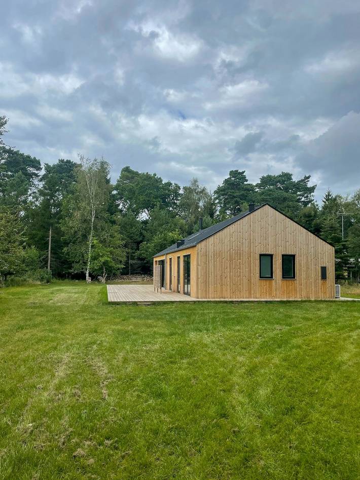 Moderna e idílica casa de verano con vistas al bosque in Gribskov