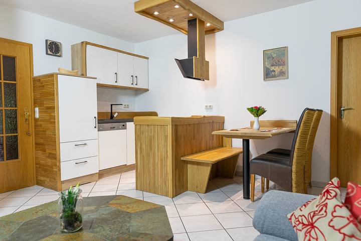 Eulenberghof Kraus - Ferienwohnung Fichtenschlag mit großer überdachter Terrasse am Waldrand in Altenkunstadt, Oberes Maintal - Coburger Land