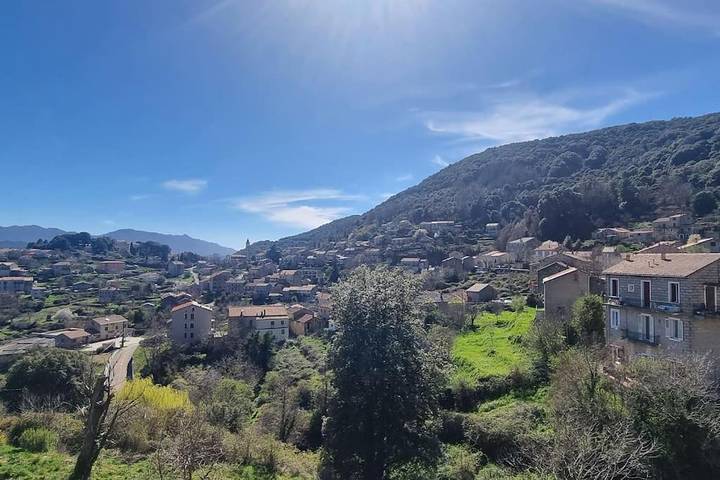 Gîte pour 4 personnes, avec vue ainsi que jardin et terrasse à Levie - 2