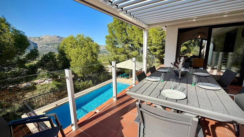 Casa rural para 8 personas, con vistas y balcón además de jardín y piscina en Orba - 3