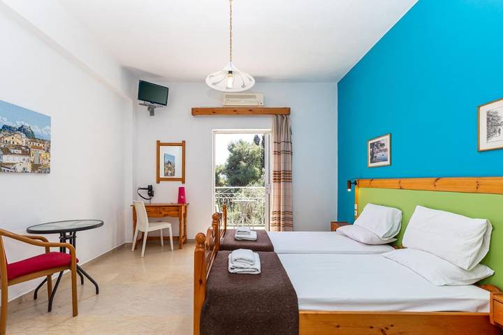 Appart’hôtel pour 2 personnes, avec Balcon et Terrasse ainsi que Jardin et Vue