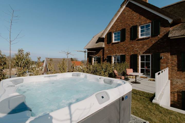 Ferienhaus für 6 Personen, mit Whirlpool und Terrasse sowie Garten und Sauna in Lohme
