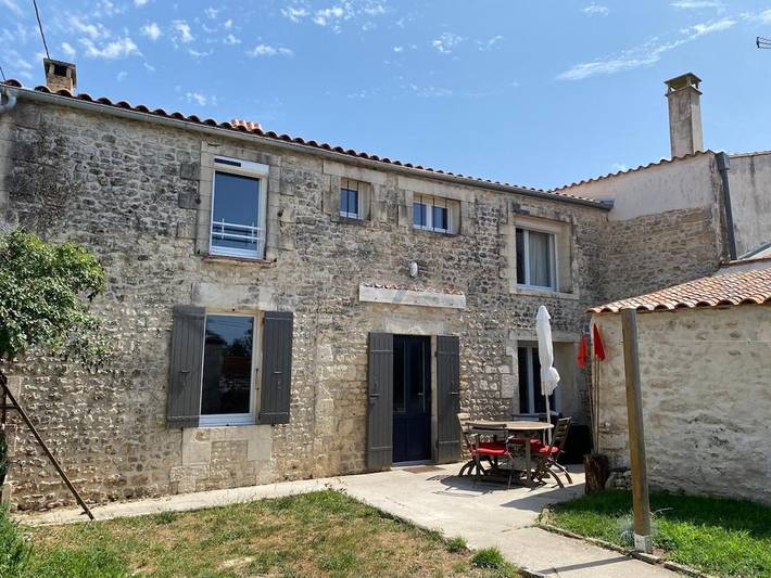 Location de vacances pour 4 personnes, avec jardin à Saint-Just-Luzac