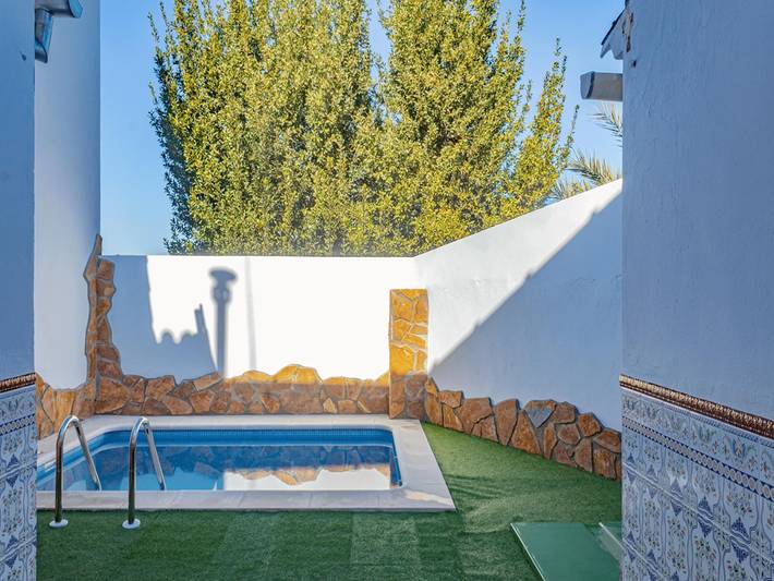 Casa rural para 10 personas, con piscina y jardín, Se admiten mascotas en Cuevas Bajas