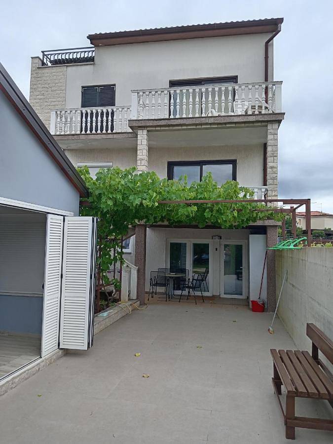 Ferienwohnung für 4 Personen, mit Garten und Ausblick sowie Balkon