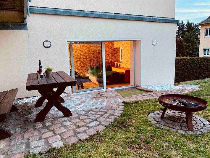 Gîte pour 8 personnes, avec vue ainsi que jardin et sauna, animaux acceptés à Hohenstein-Ernstthal