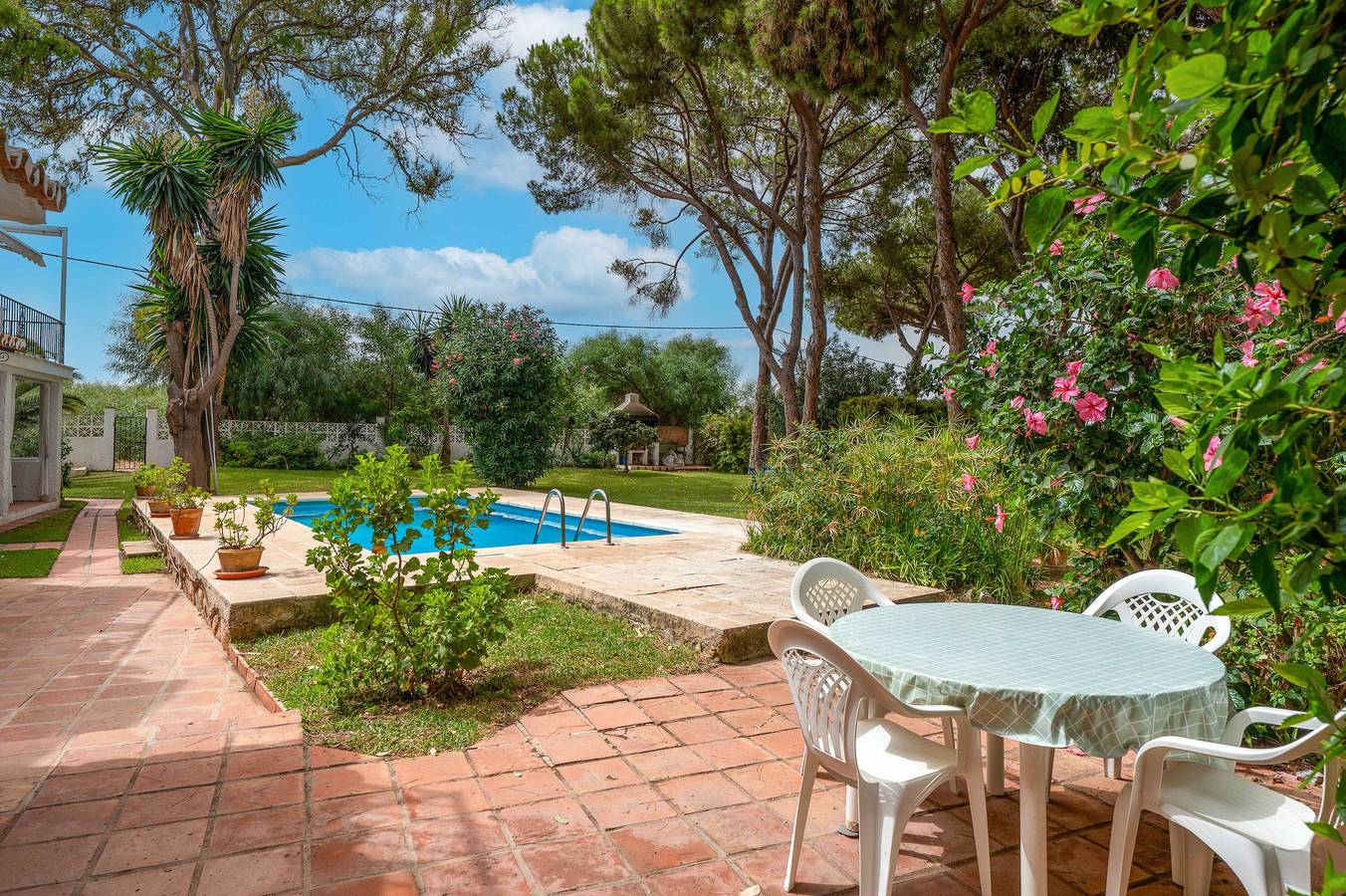 Ganze Wohnung, Apartment 'La Casita De La Playa' mit Gemeinschaftspool, Wlan und Klimaanlage in Carib Playa, Marbella